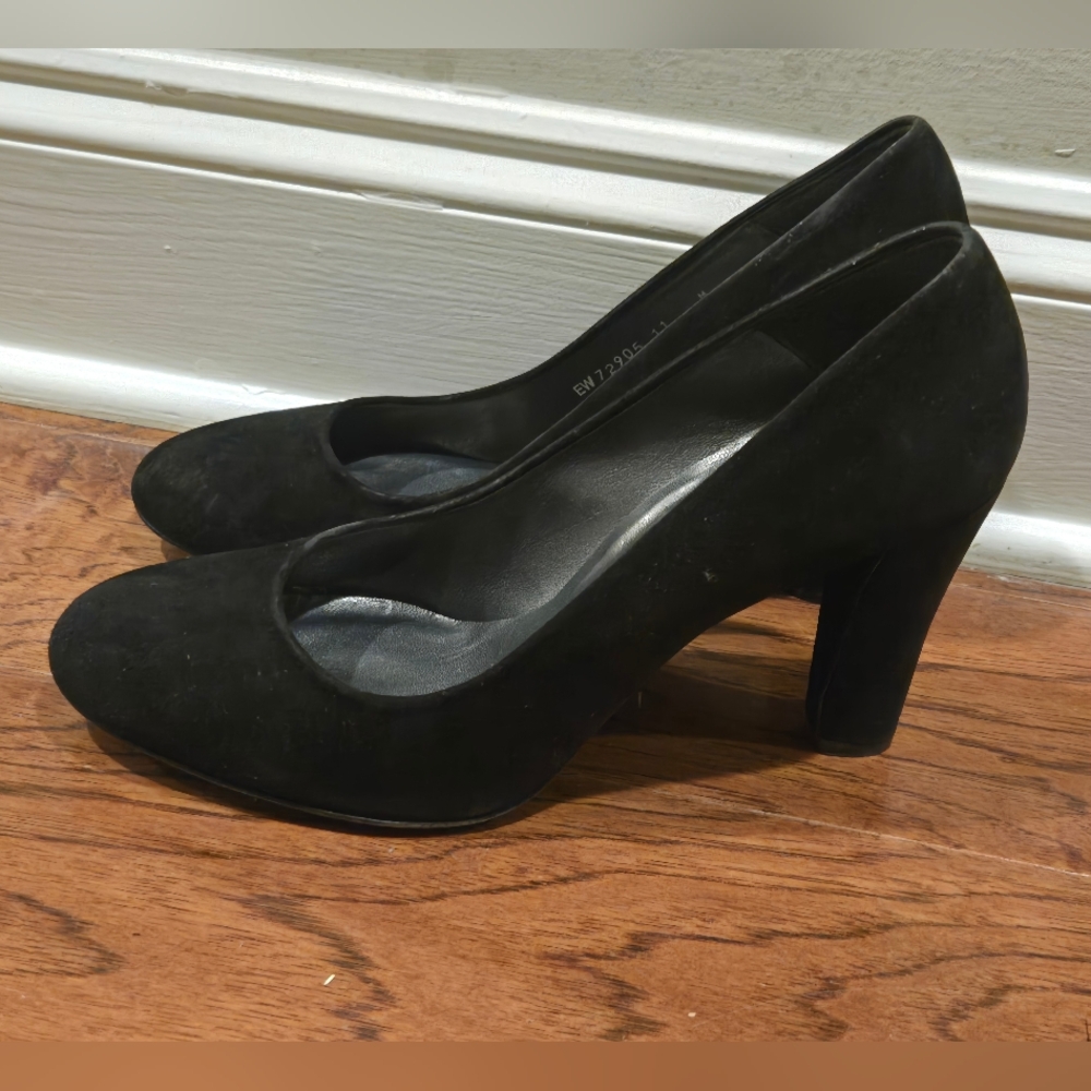 Stuart Weitzman Black Suede Heels 11M